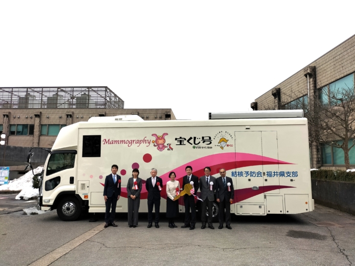 日本宝くじ協会助成事業による乳がん検診車が導入されました